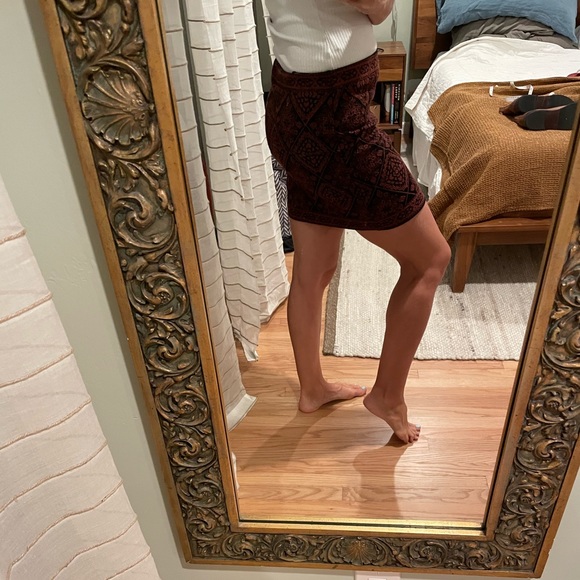 Search for Sanity mini skirt, perfect for Fall! - Picture 7 of 8